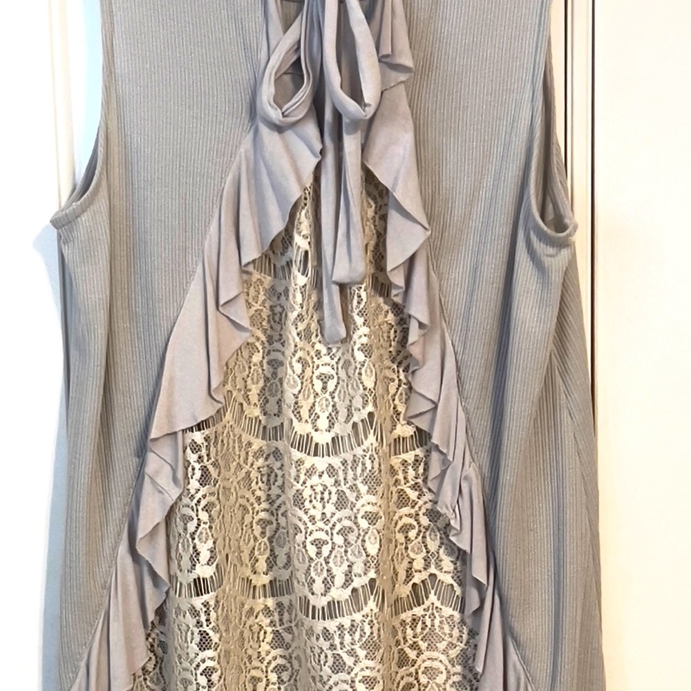 Medium size blue haven brand tank top! Blush tank top. Lace tank top.